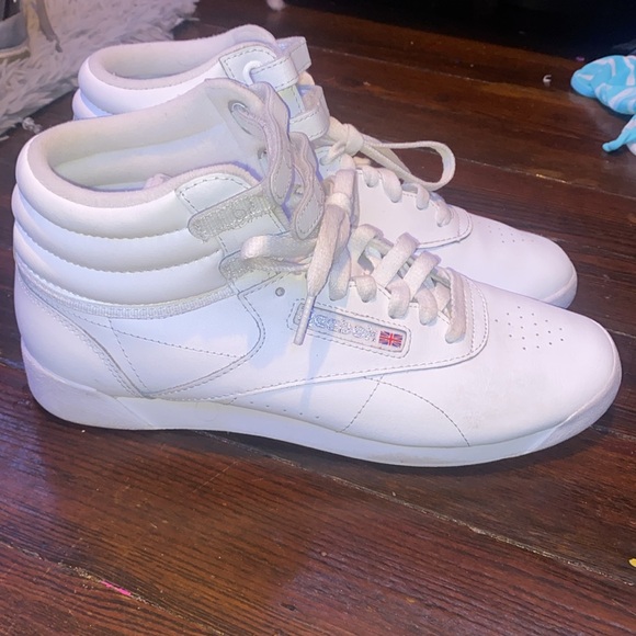 All white Reebok Classics - Picture 4 of 5